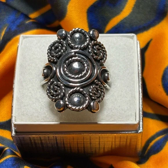 Sterling silver ring. Size 9. - Picture 2 of 6